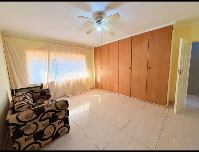 4 BEDROOM HOUSE FOR SALE IN VAALPARK